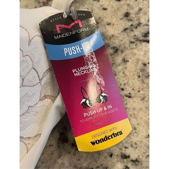 Maidenform Women's Love the Lift Underwire Demi Bra,With Push-up Cups - Picture 4 of 5